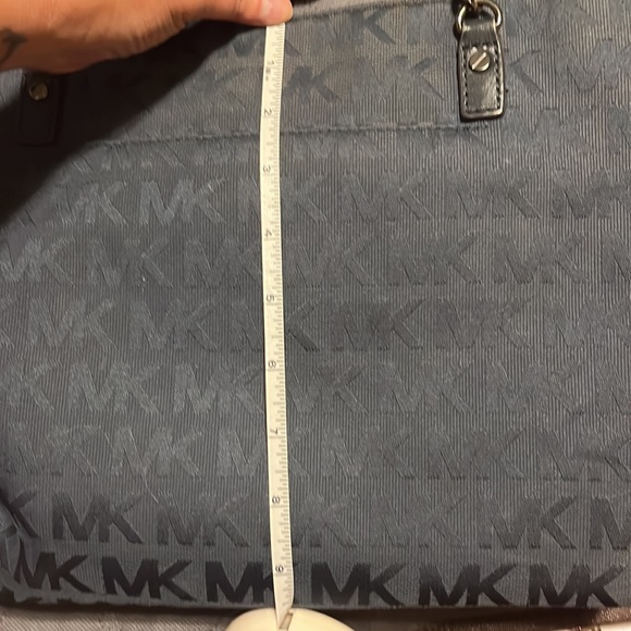 Michael Kors Handbag- authentic - Picture 8 of 9